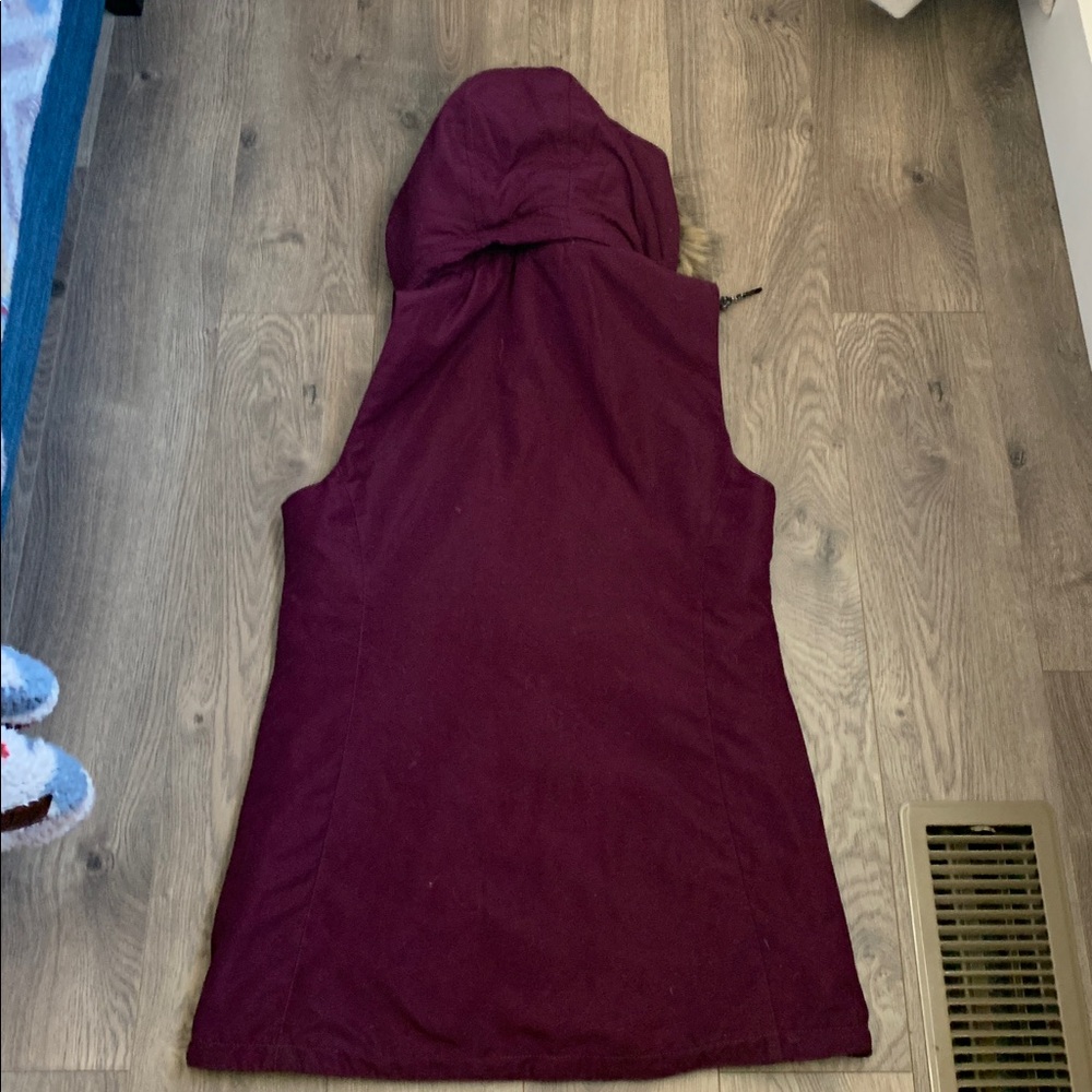 Volcom Maroon Hooded Vest with Faux Fur Trim - Picture 5 of 7